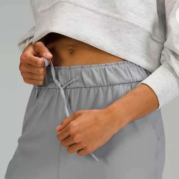 Lululemon Stretch High Rise
Crop 23" - Rhino Grey - Picture 3 of 6